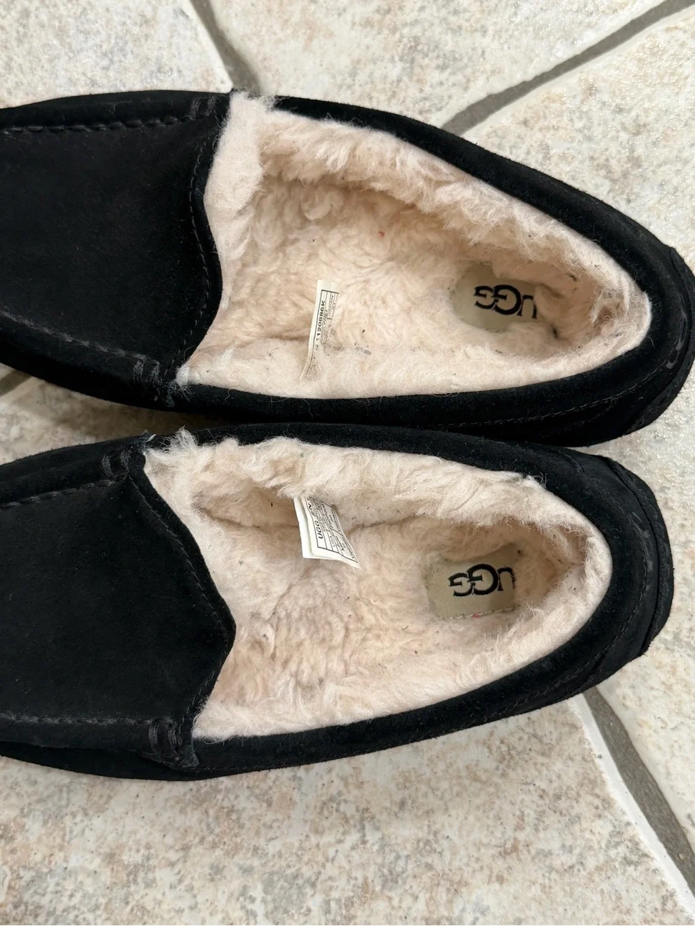 Ugg Ascot Kid Slippers size 2 black